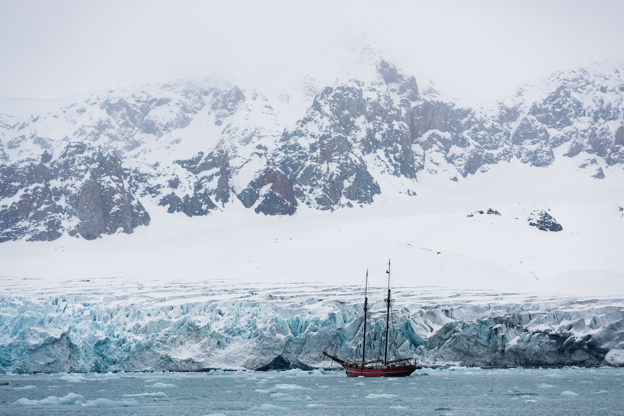 Nooderlicht sailing in Svalbard