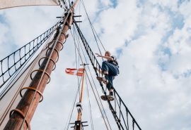 Aron guests climbing rigging