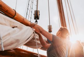 Aron guests sail rolling