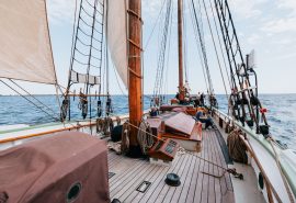 Aron sailing guests relaxing