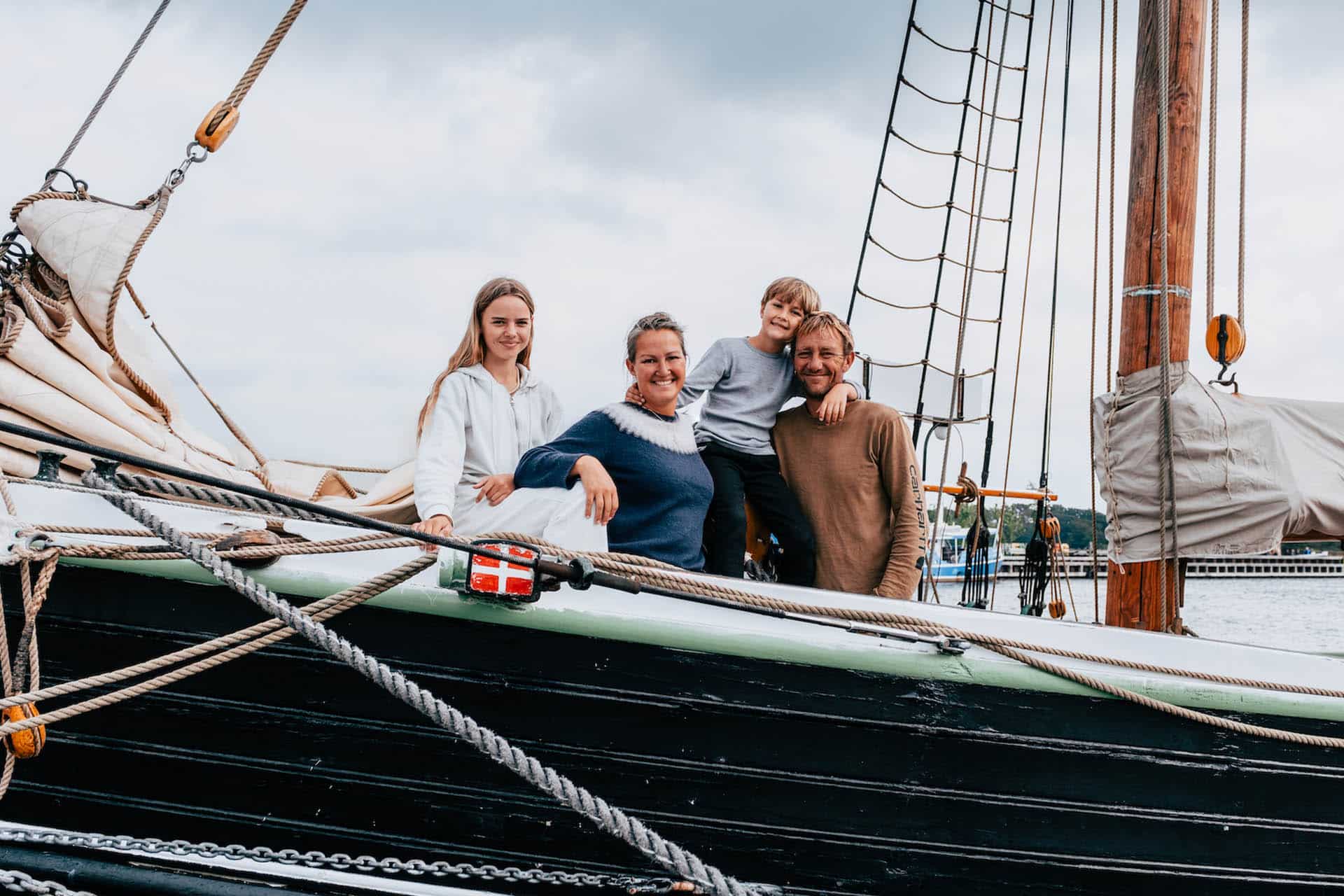 Aron skipper family