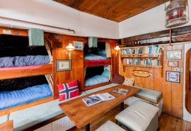 Bessie-Ellen-bunks-table