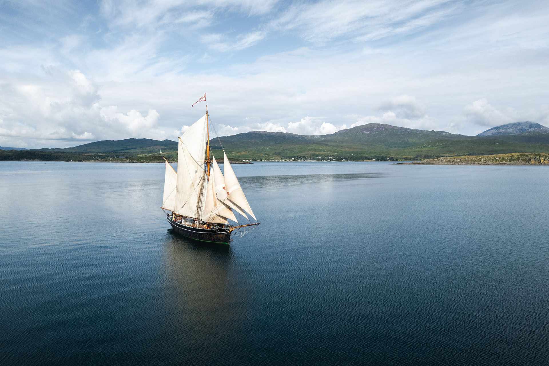 Bessie Ellen sailing in the Hebrides in full sail
