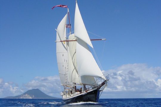 Bonnie Lynn bows on sailing