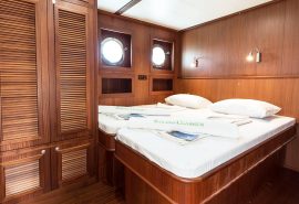 Rhea deluxe cabin