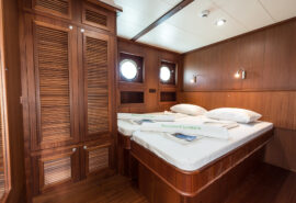 Chronos Rhea Deluxe Cabin