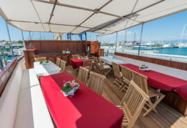 Chronos dining deck