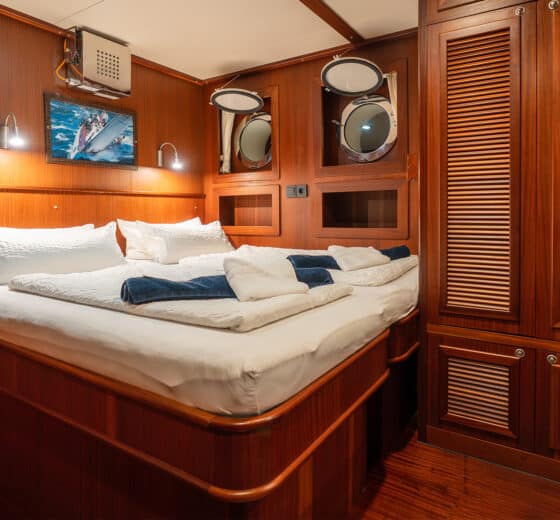 Chronos double cabin on board yacht Rhea SC