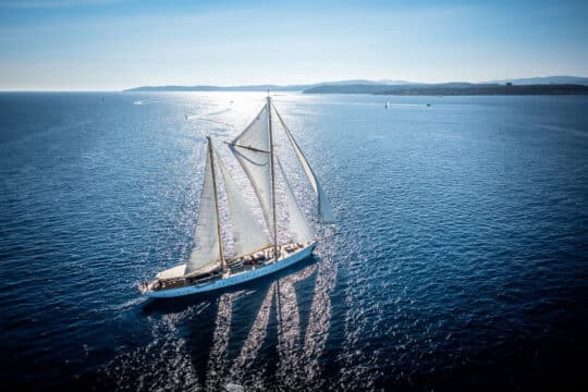 Chronos in full sail blue sky GF