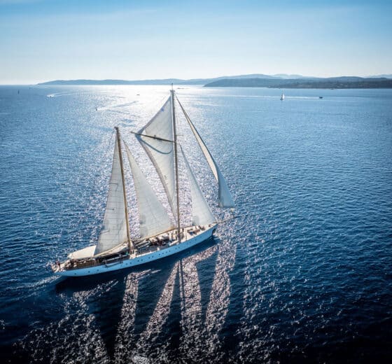 Chronos in full sail blue sky GF