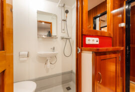 Flying dutchman interior ensuite bathroom head