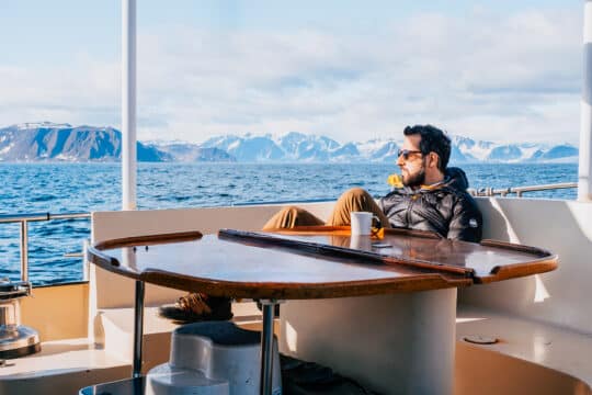 Guest onboard Valiente Arctic svalbard relaxing