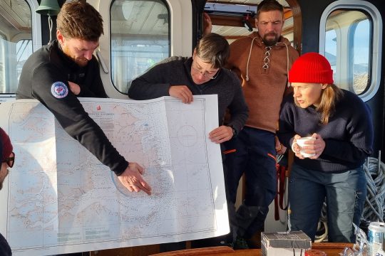 Guests navigation planning on board Valiente
