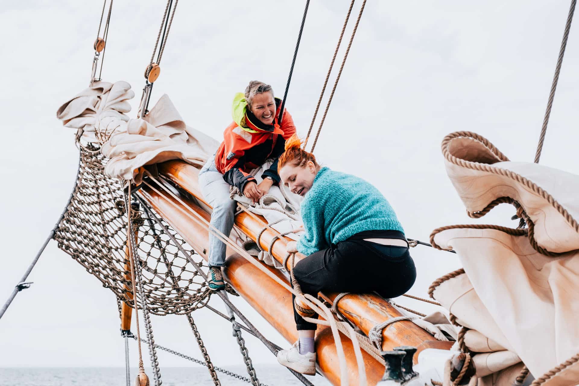 Happy guests on bowsprit of Aron
