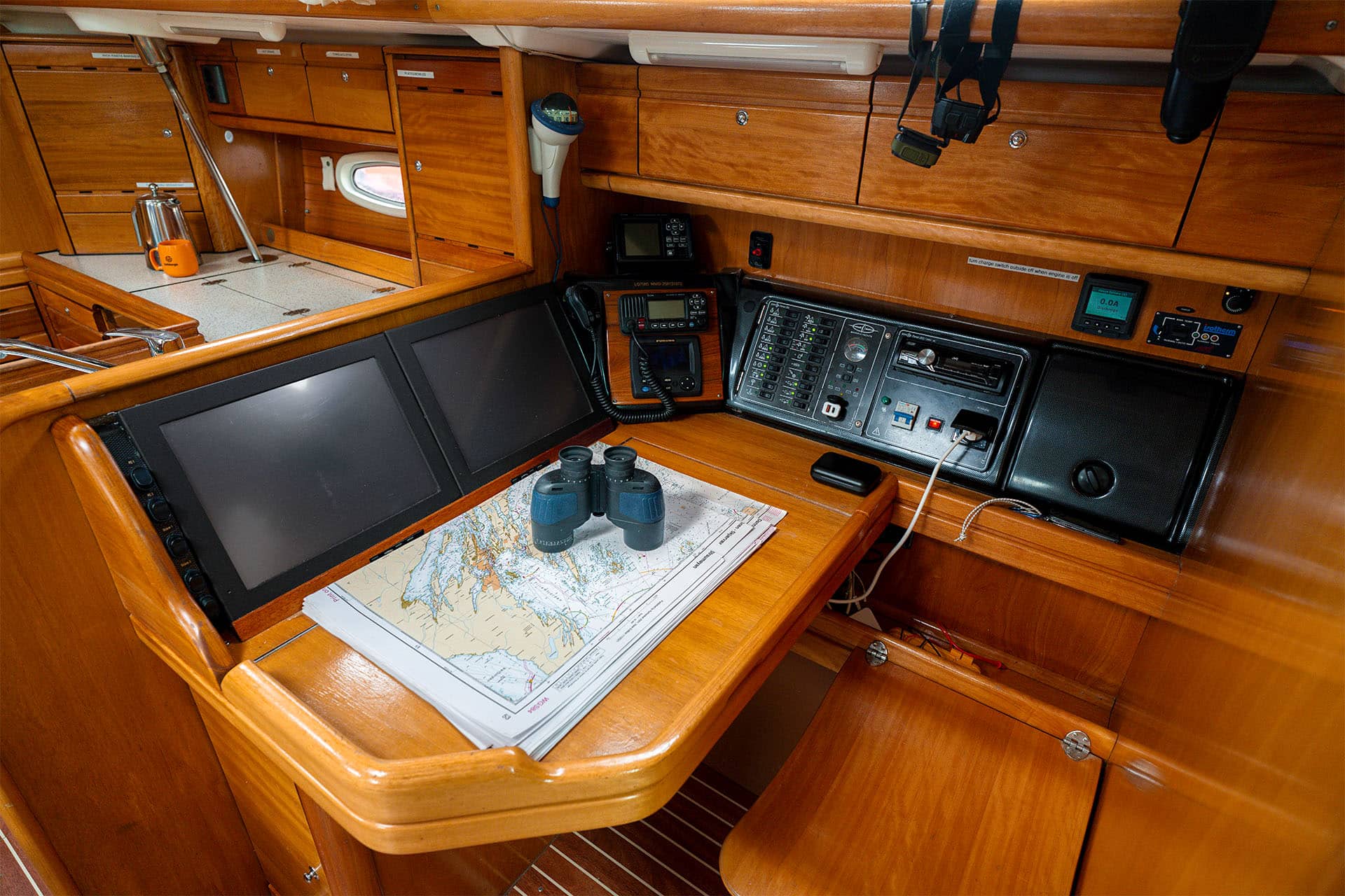 Humla interior saloon navigation onboard