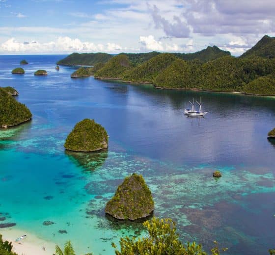 INDONESIA RAJA AMPAT ANCHORED CROPPED