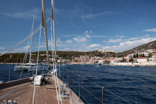 Kairos view from bowsprit over south Croatia