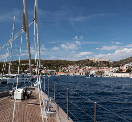 Kairos view from bowsprit over south Croatia