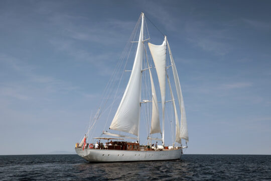 Kairos yacht underway sailing