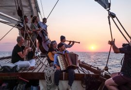 Musicians on board Florette