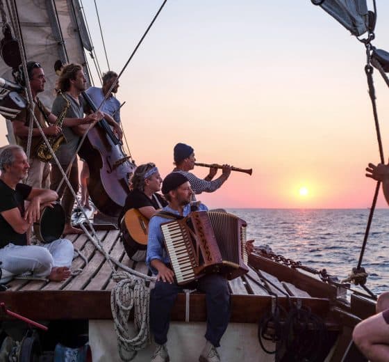 Musicians on board Florette