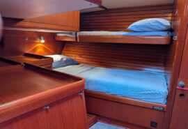 Noonmark VI twin cabin onboard below deck