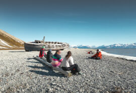 Noorderlicht Svalbard Guests on Beach People