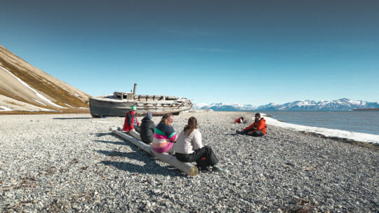 Noorderlicht Svalbard Guests on Beach People