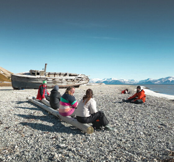 Noorderlicht Svalbard Guests on Beach People