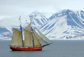 Noorderlicht Svalbard cliffs