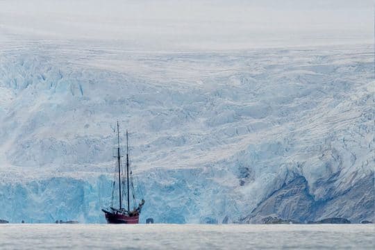 Noorderlicht glacier anchorage