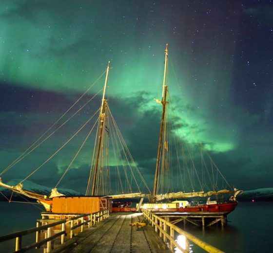 Noorderlicht-sailing-northern-lights