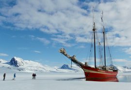 Noorderlicht-sailing-norway-svalbard-anchor