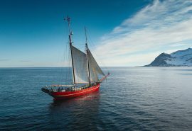 Noorderlicht-undersail-Svalbard