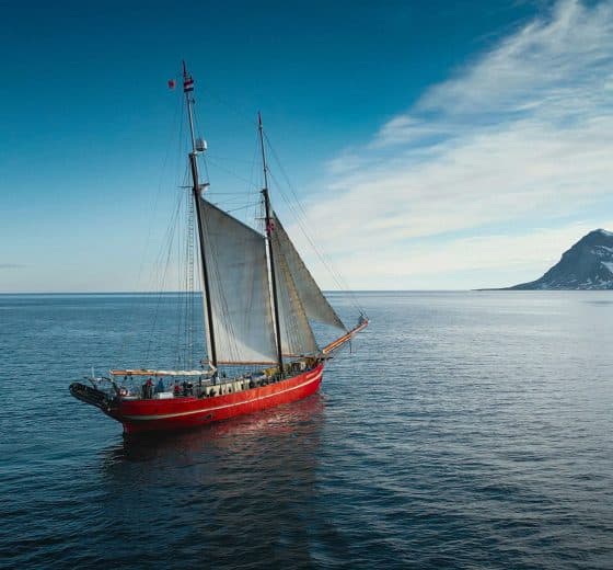 Noorderlicht-undersail-Svalbard