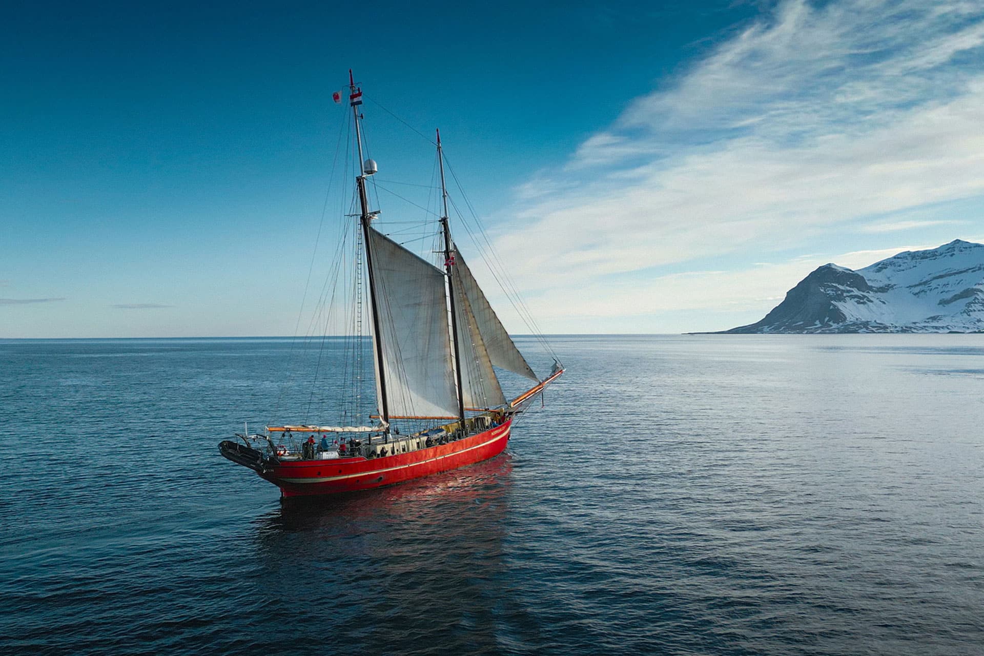Noorderlicht-undersail-Svalbard