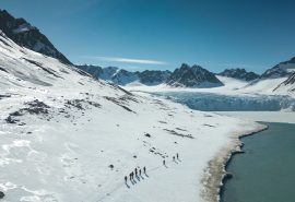 Noorderlicht-walking-ice-Svalbard