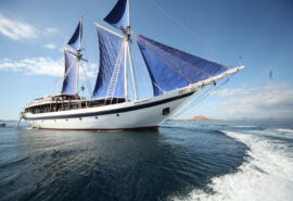 Ombak Putih sailing