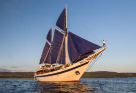 Ombak Putih under sail