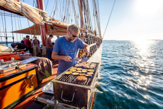 Oosterschelde BBQ cooking aboard