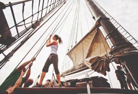 Oosterschelde Guests hoisting sails