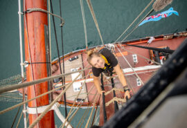 Oosterschelde guest climbing rigging onboard