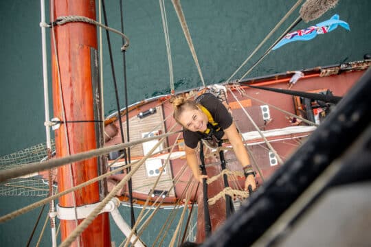 Oosterschelde guest climbing rigging onboard