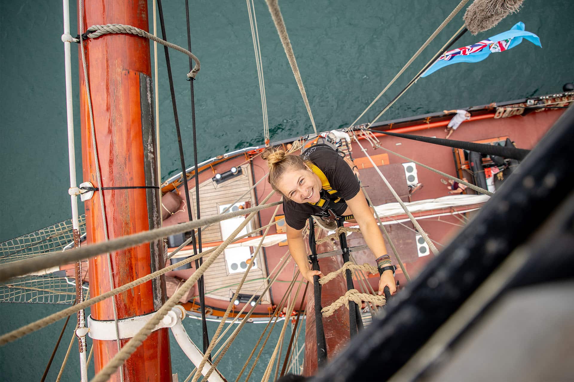 Oosterschelde guest climbing rigging onboard