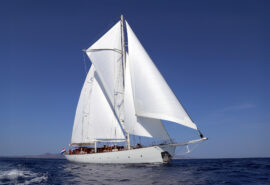 Rhea classic yacht under full sail