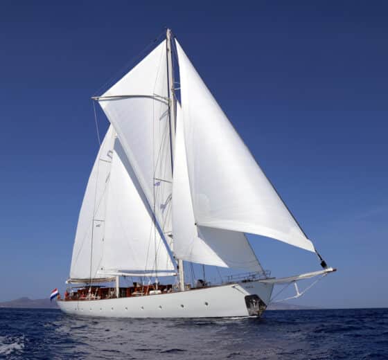 Rhea classic yacht under full sail