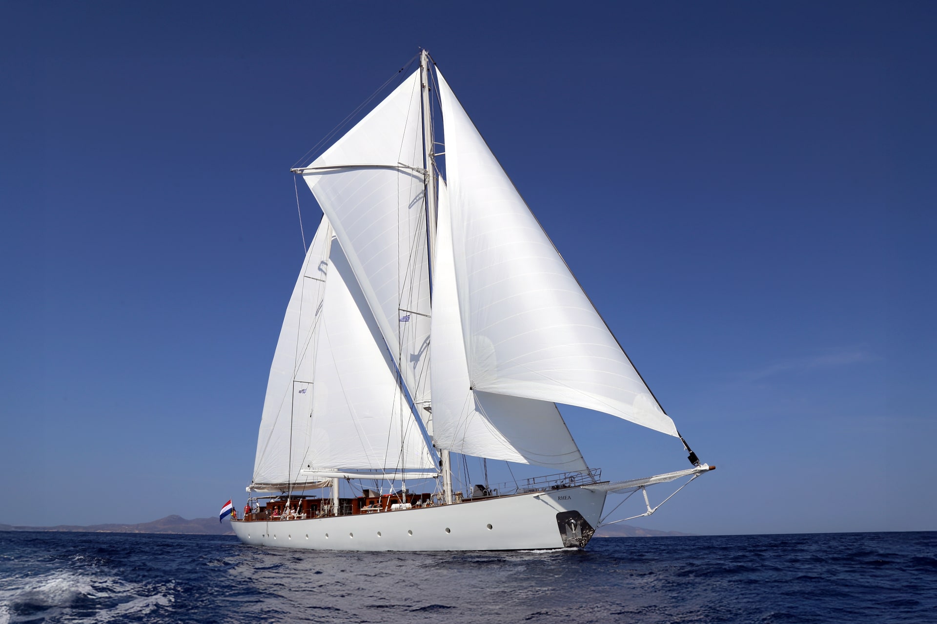 Rhea classic yacht under full sail
