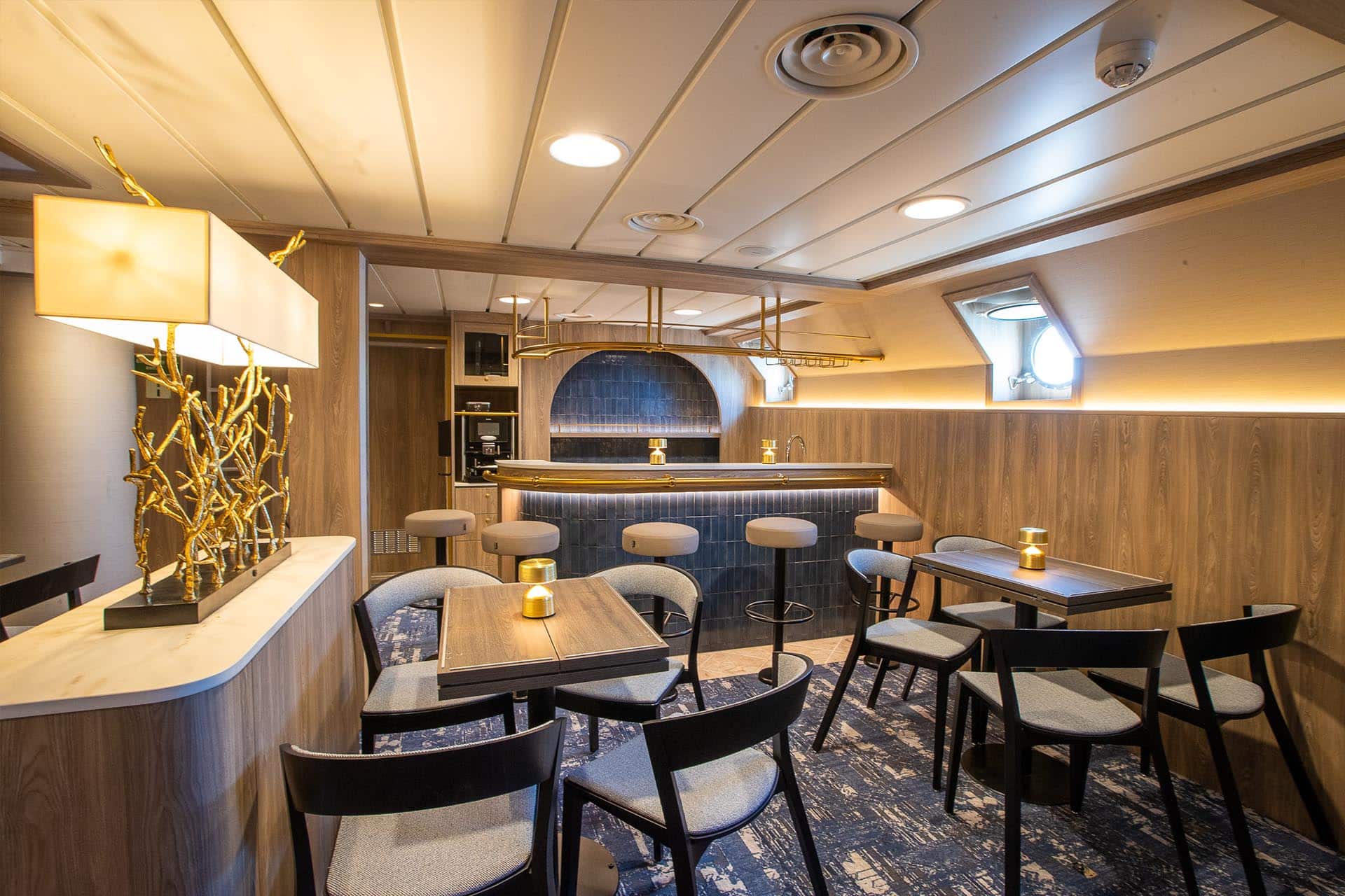 Santa Maria Manuela Saloon