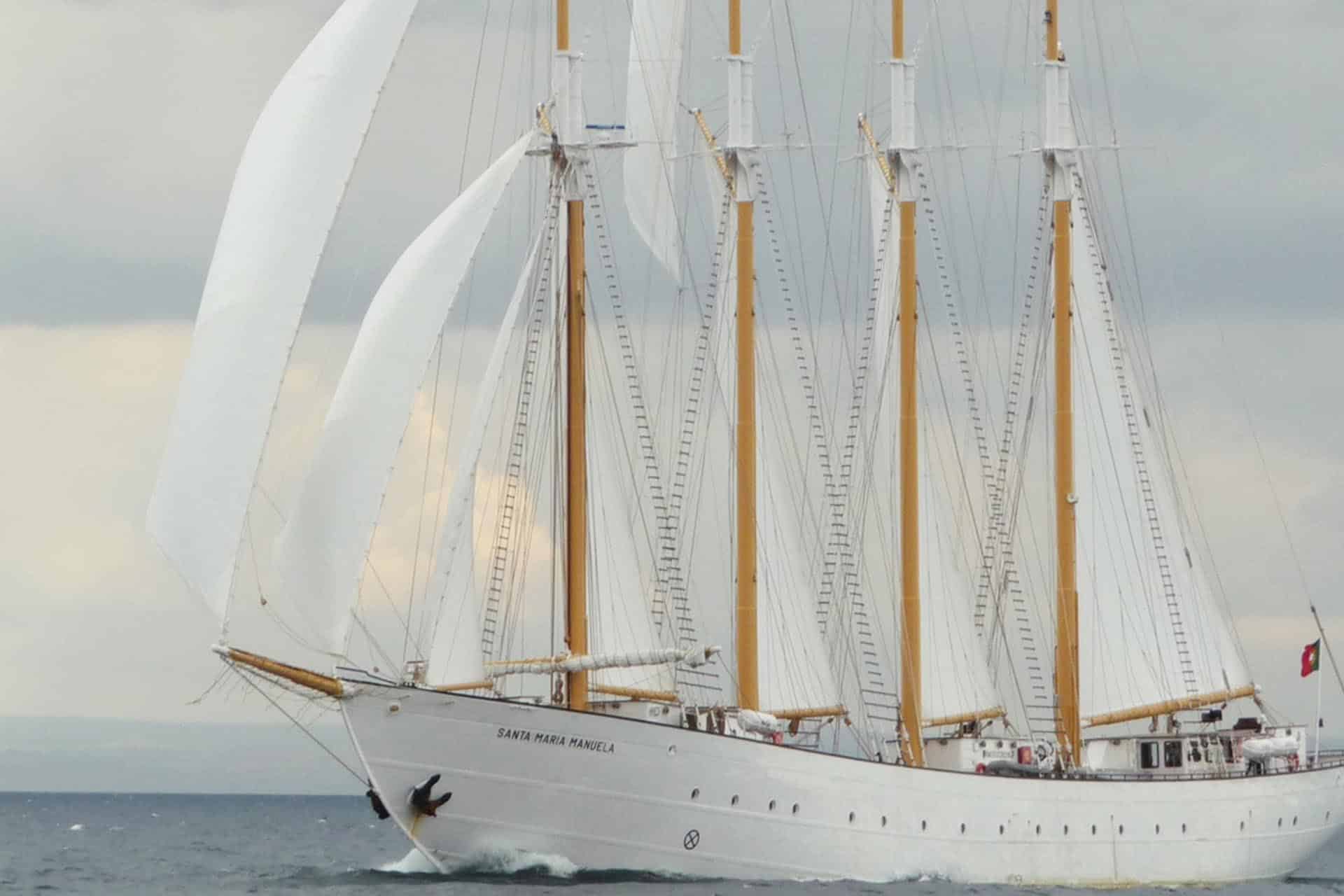 Santa Maria Manuela bows sailing
