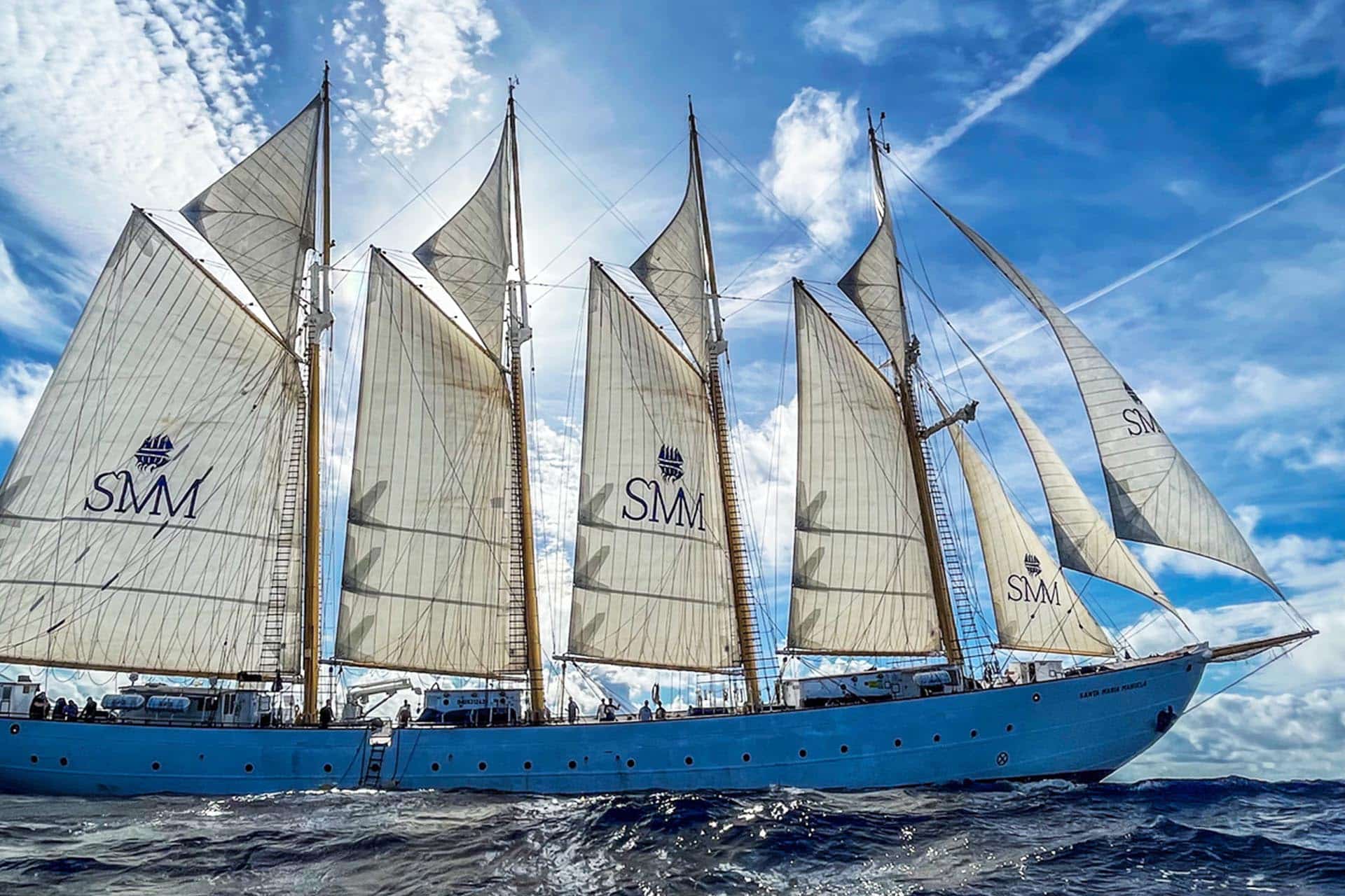Santa Maria Manuela full sails side on